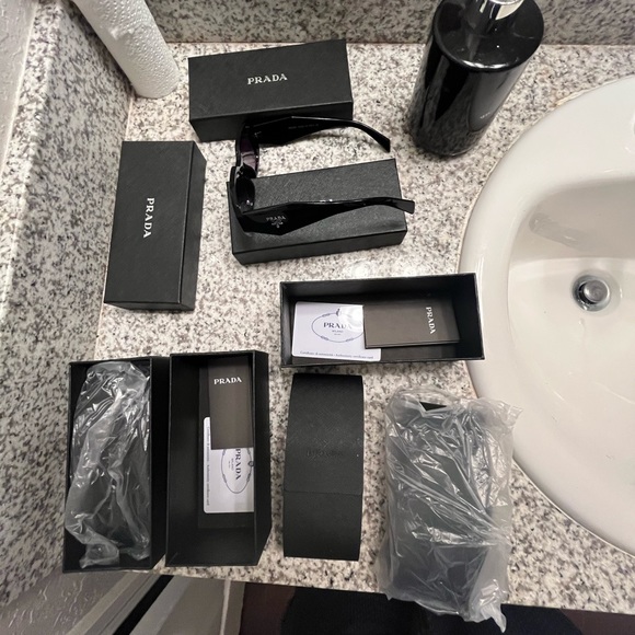 Designer sunglasses - Picture 3 of 4